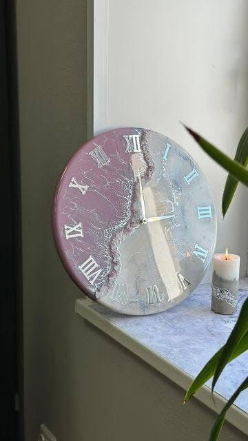 Coustmise clock