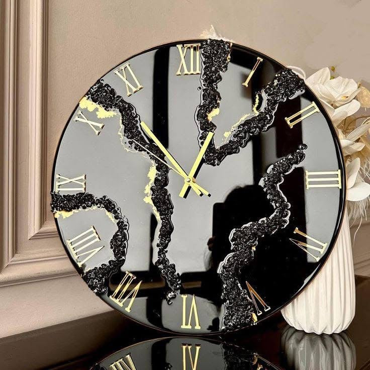 Coustmise clock